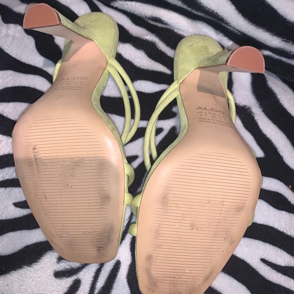 Like new sandal heels - Picture 3 of 4